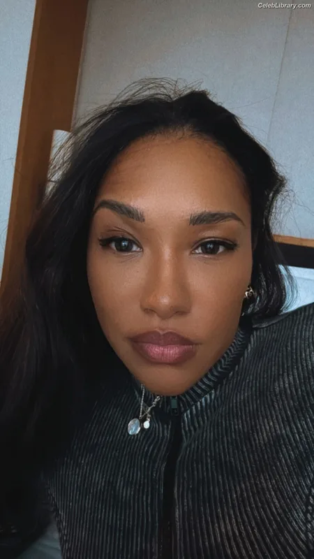 Candice patton photo 11 of 112