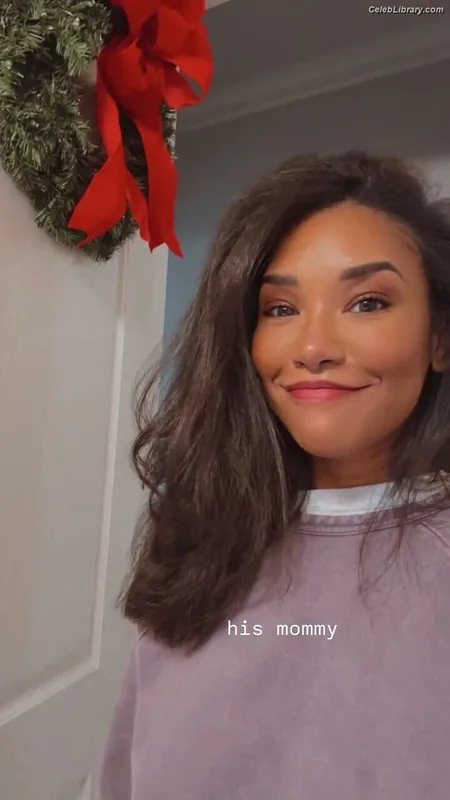 Candice patton photo 14 of 112
