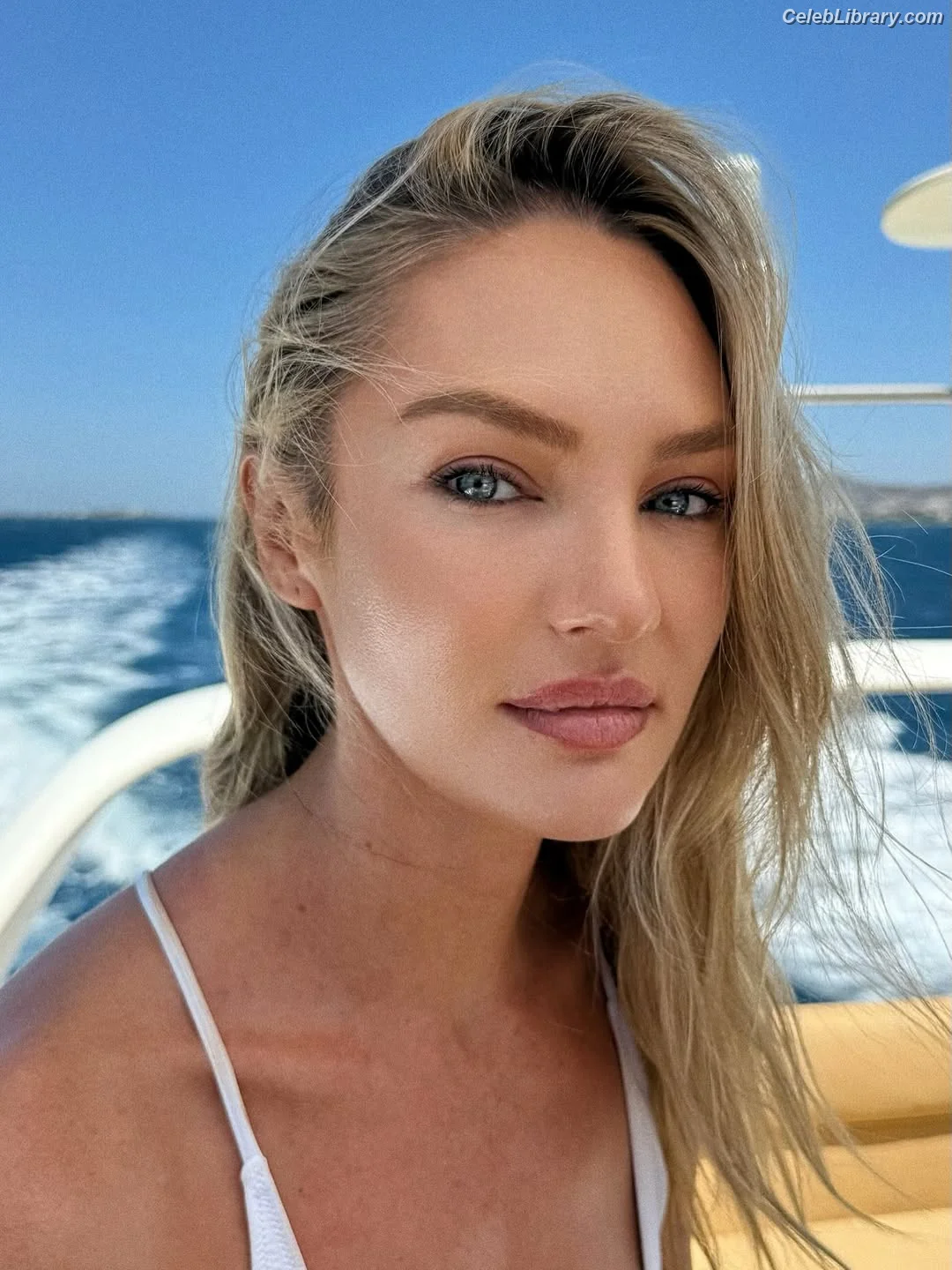 Candice Swanepoel photo 23 of 1943