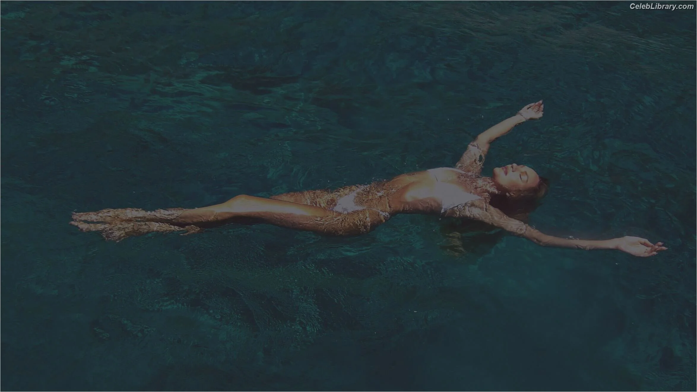 Candice Swanepoel photo 2 of 1943