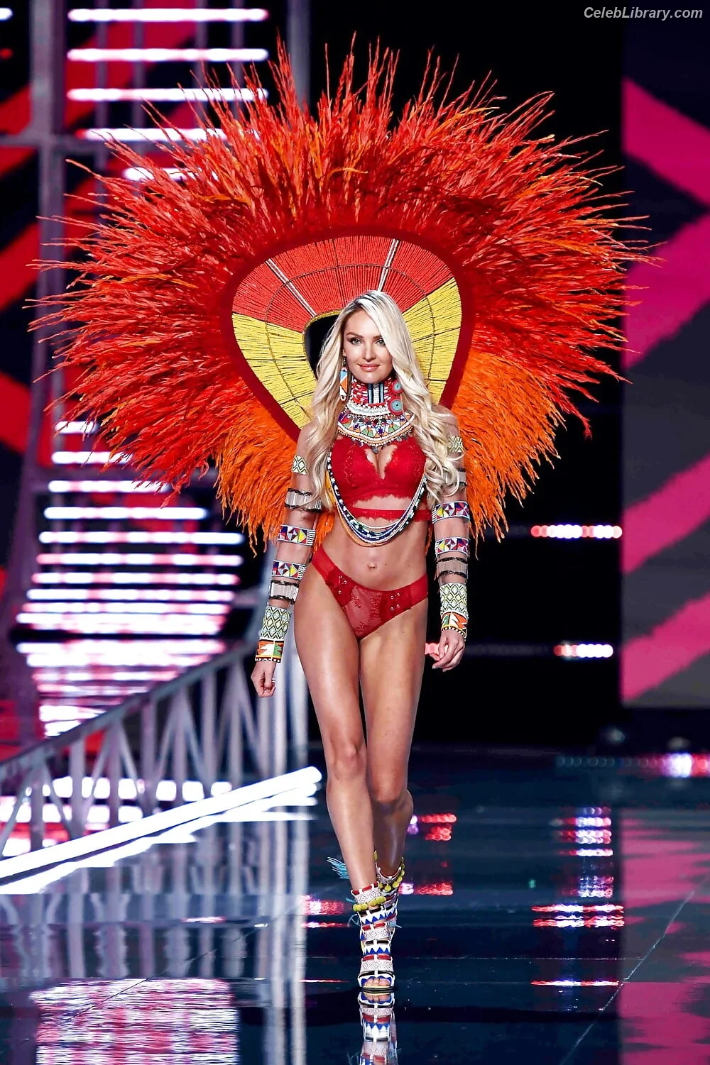 Candice Swanepoel photo 12 of 1943