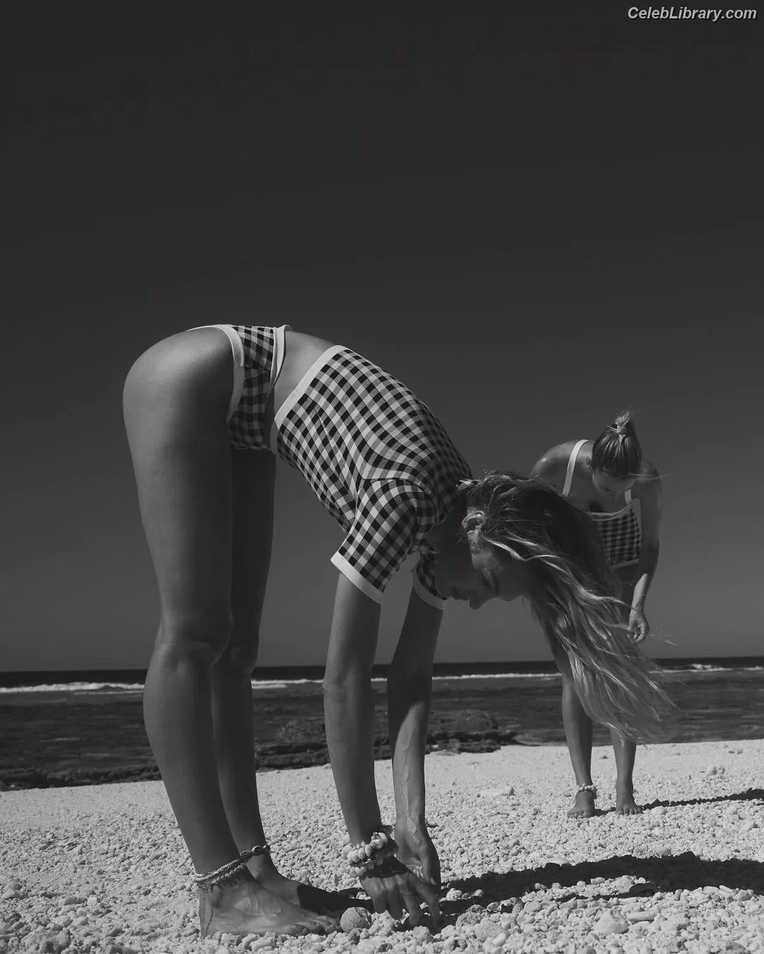 Candice Swanepoel photo 16 of 1943