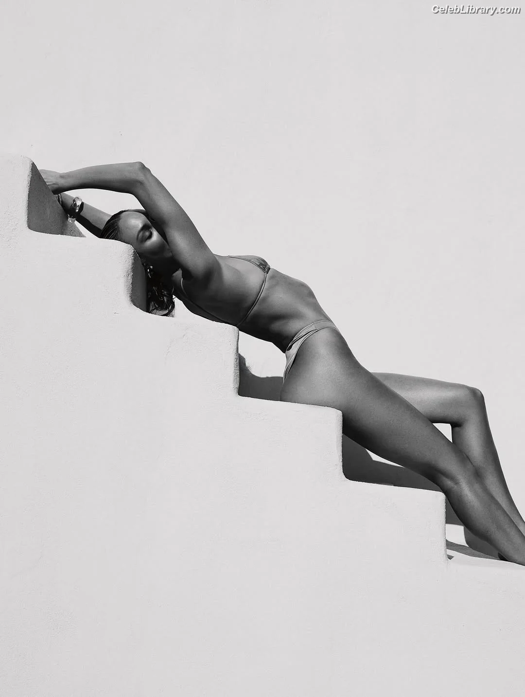 Candice Swanepoel photo 22 of 1943