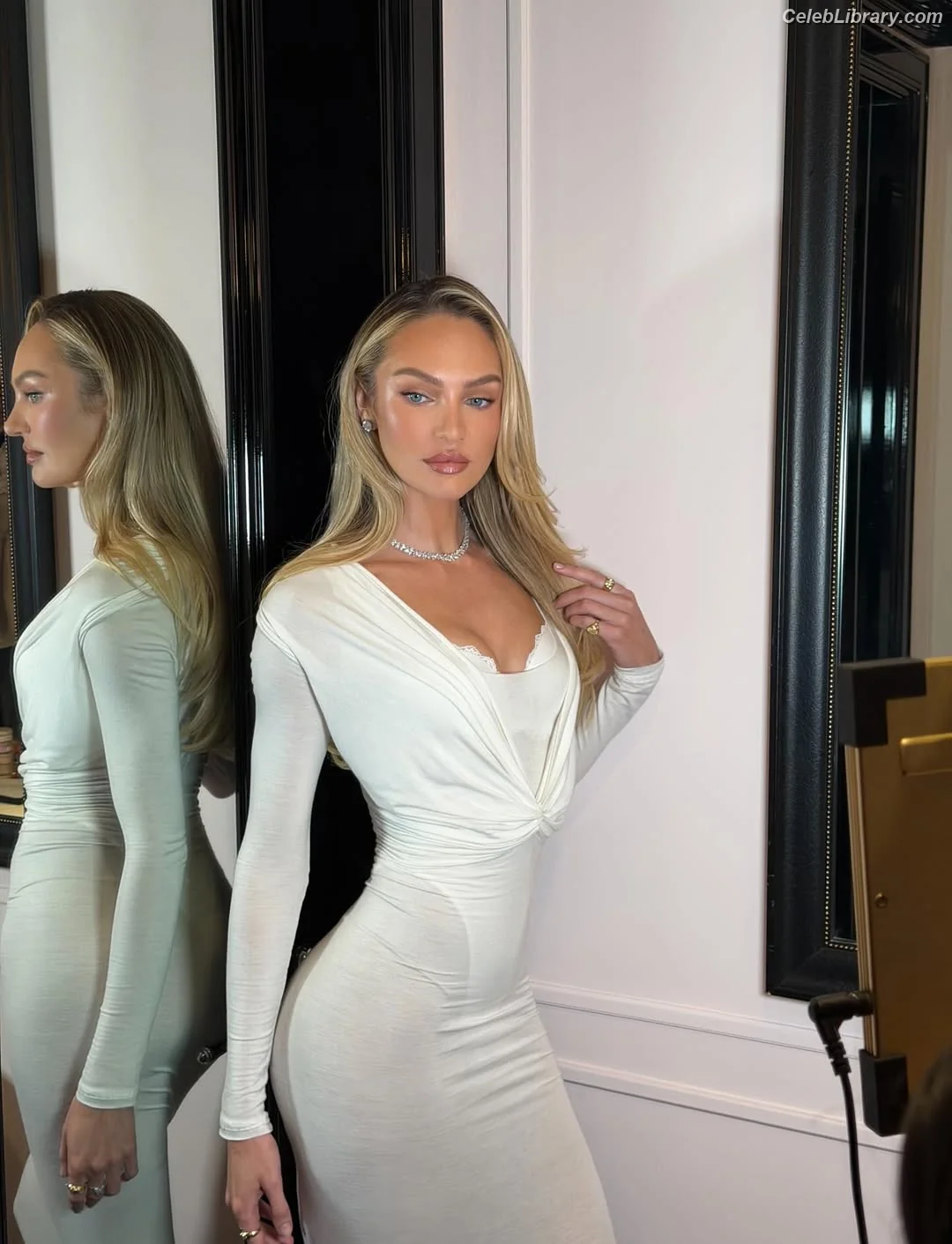 Candice Swanepoel photo 10 of 1943