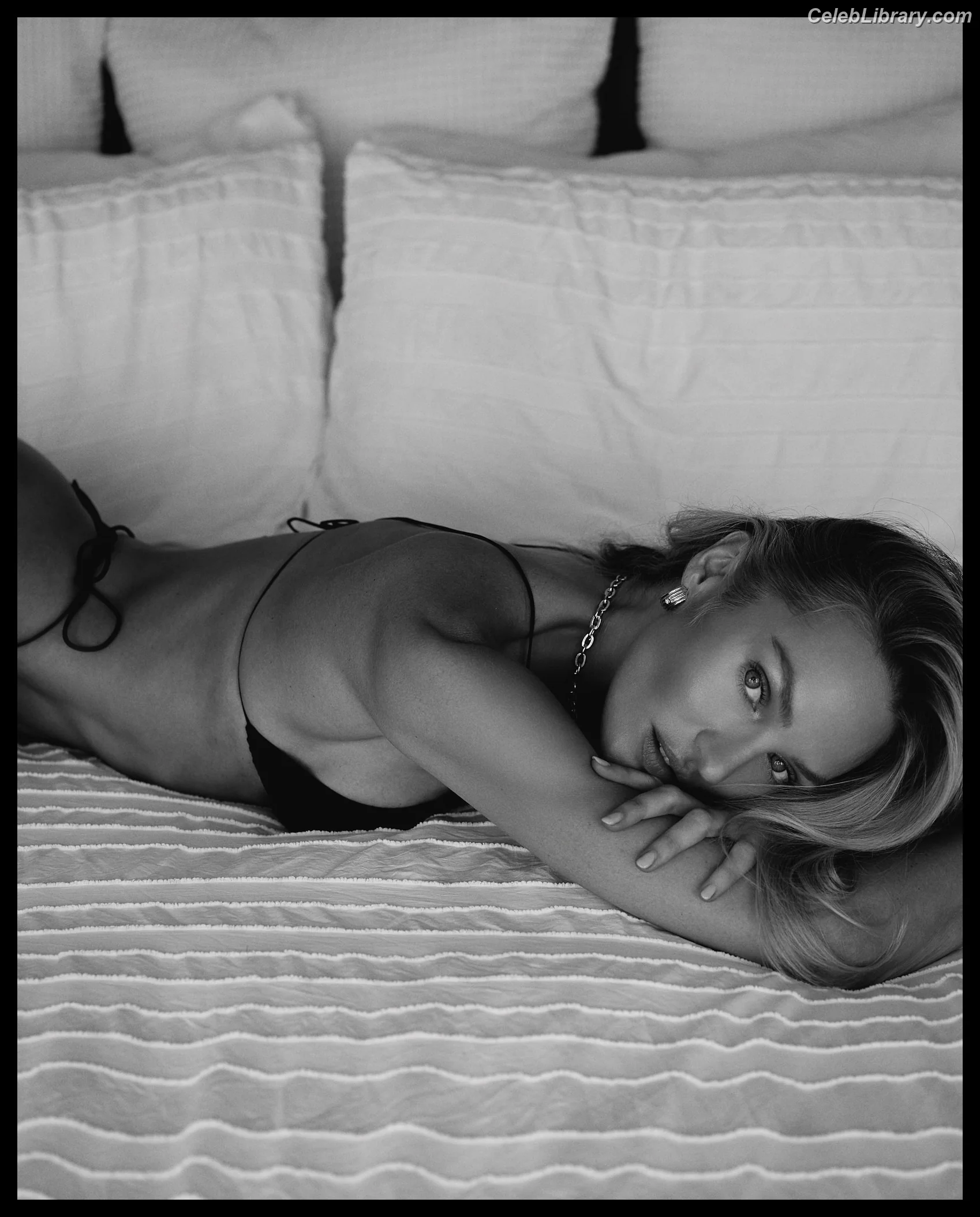 Candice Swanepoel photo 21 of 1943
