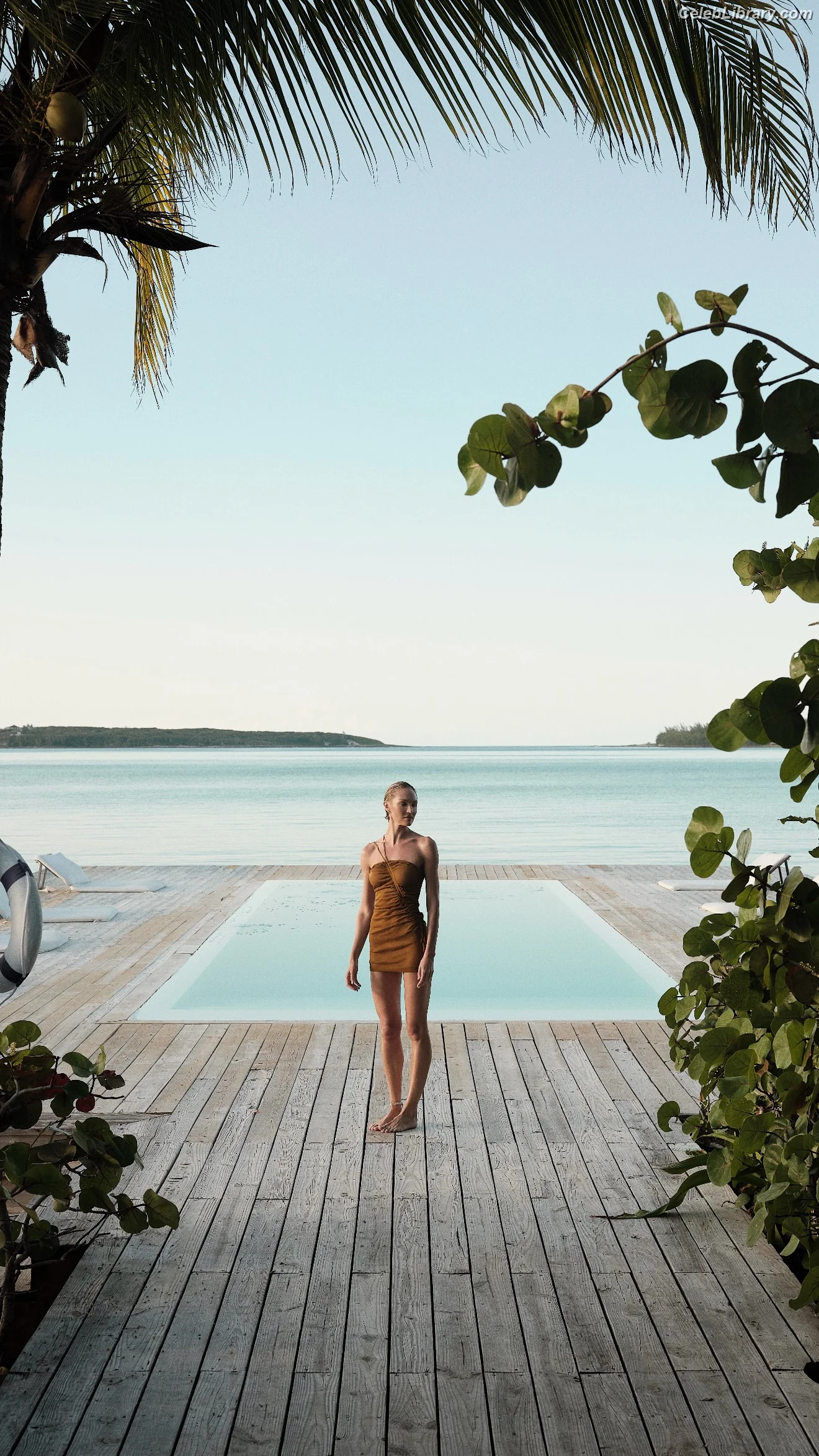 Candice Swanepoel photo 8 of 1943
