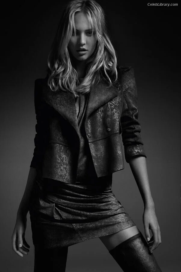 Candice Swanepoel photo 20 of 1943
