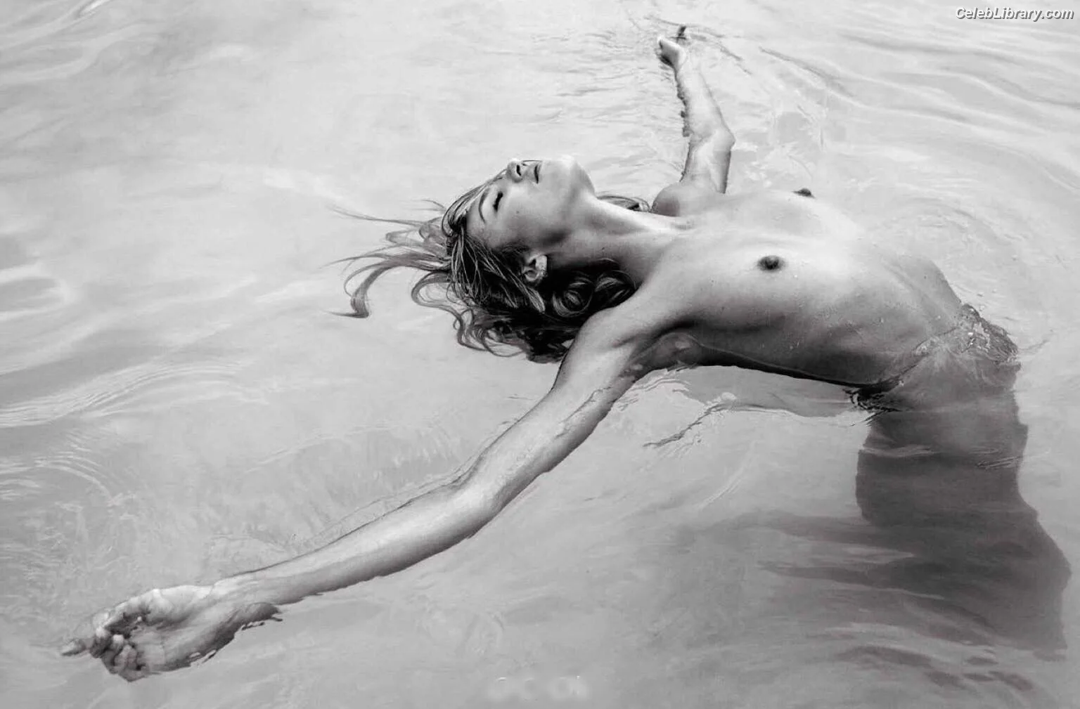 Candice Swanepoel photo 11 of 1943
