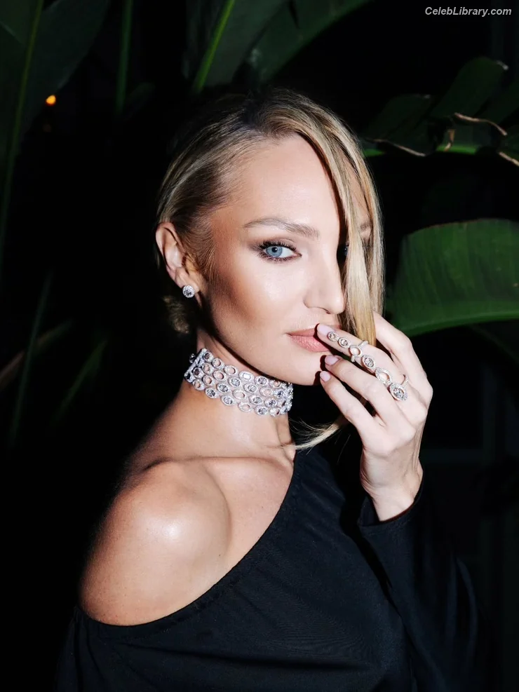 Candice Swanepoel photo 14 of 1943