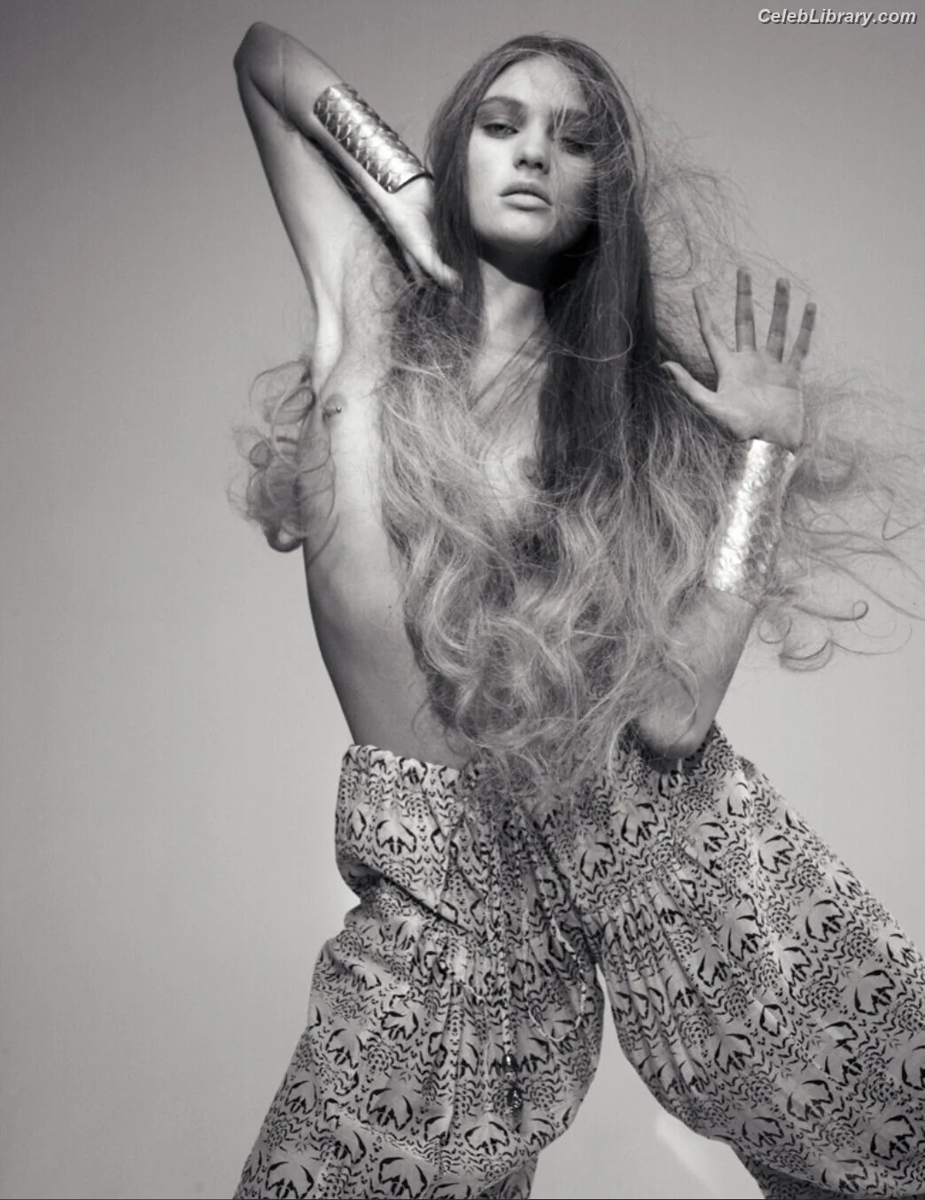 Candice Swanepoel photo 10 of 1943