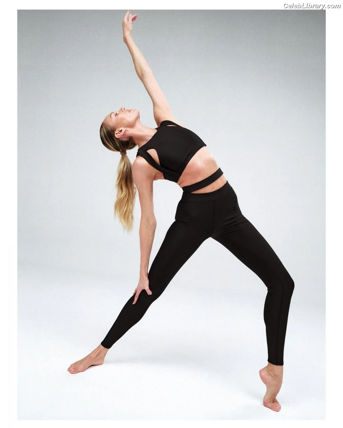 Candice Swanepoel photo 1 of 1943
