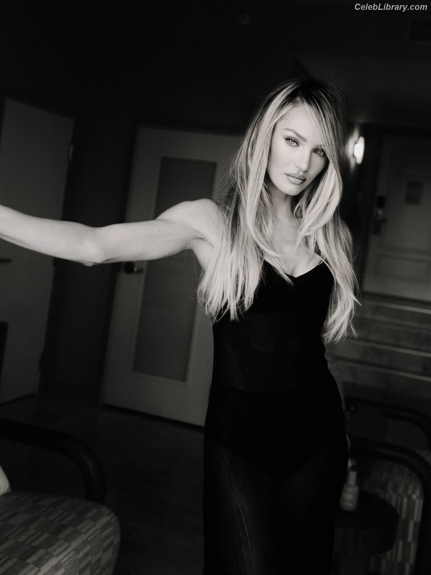 Candice Swanepoel photo 8 of 1943