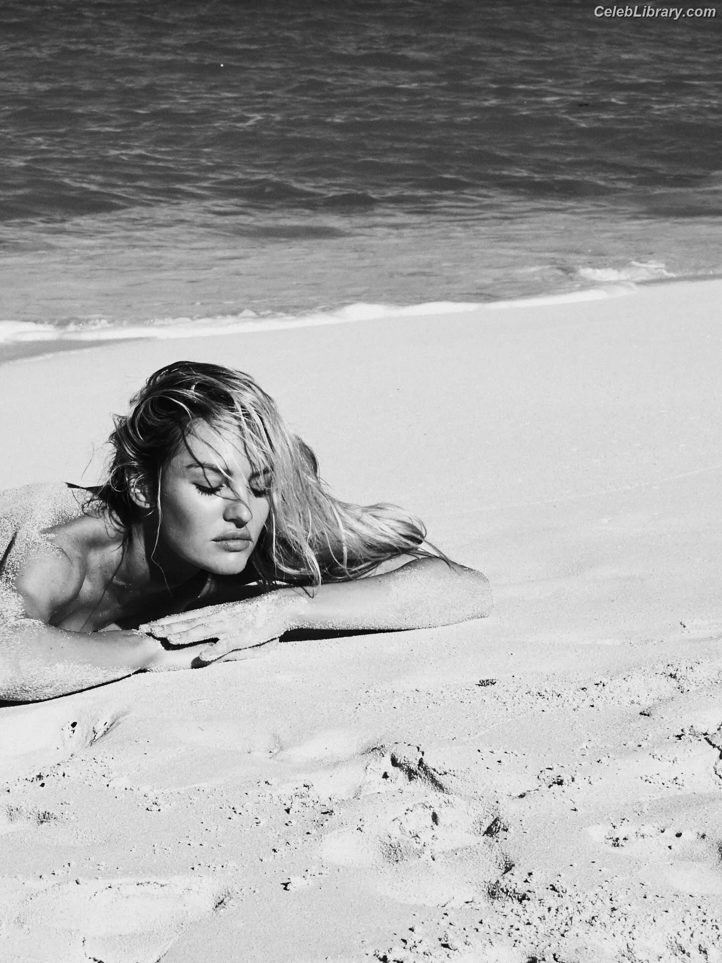 Candice Swanepoel photo 13 of 1943