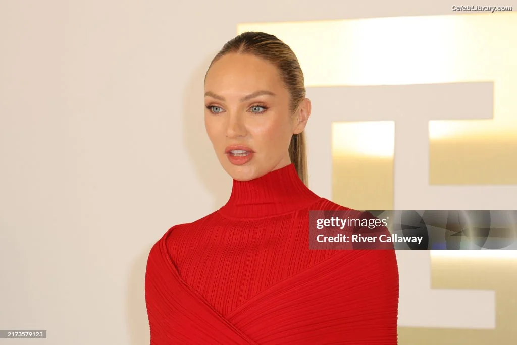 Candice Swanepoel photo 20 of 1943