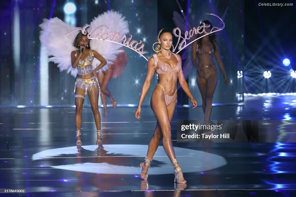 Candice Swanepoel photo 18 of 1943