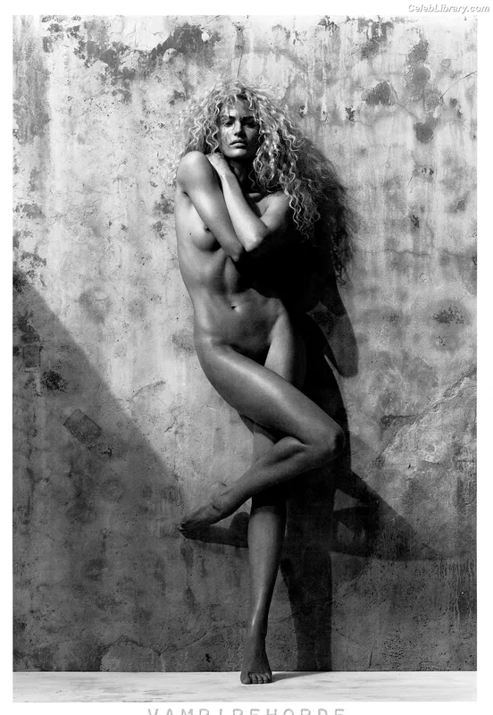 Candice Swanepoel photo 4 of 1944