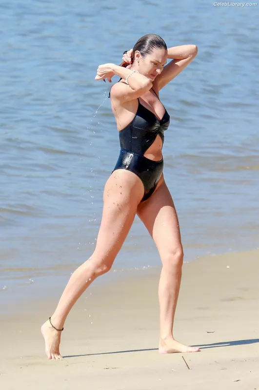 Candice Swanepoel photo 6 of 1944