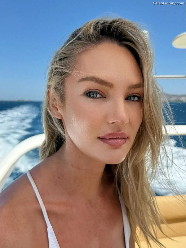 Candice Swanepoel photo 23 of 1944
