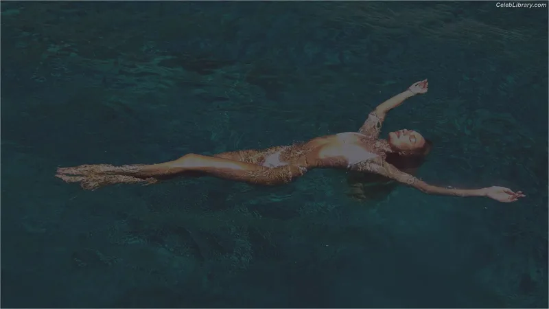 Candice Swanepoel photo 2 of 1944