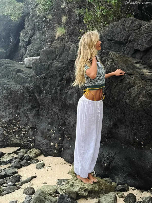 Candice Swanepoel photo 2 of 1944