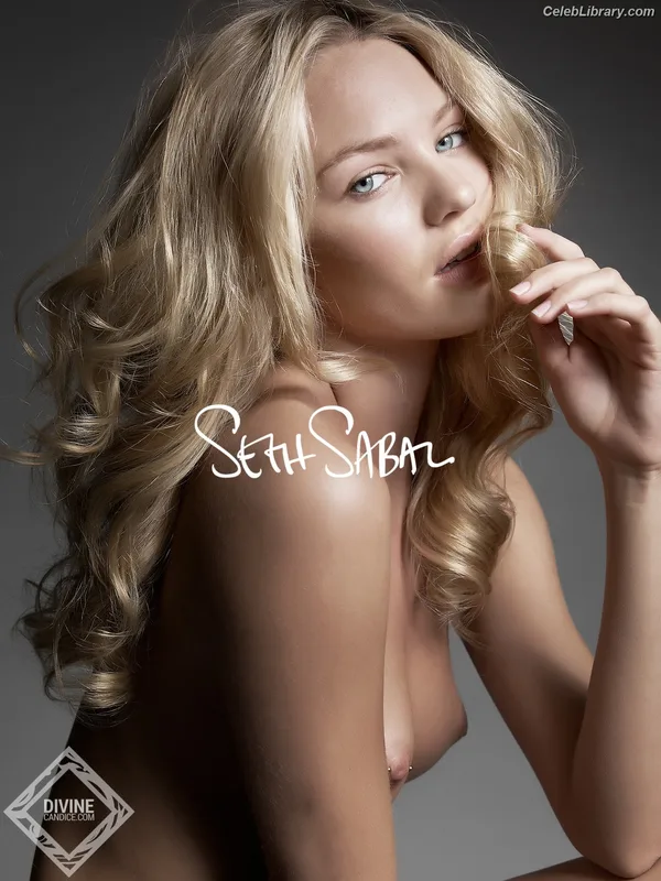 Candice Swanepoel photo 21 of 1944