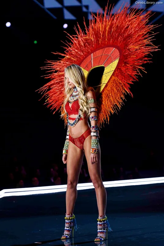 Candice Swanepoel photo 18 of 1944
