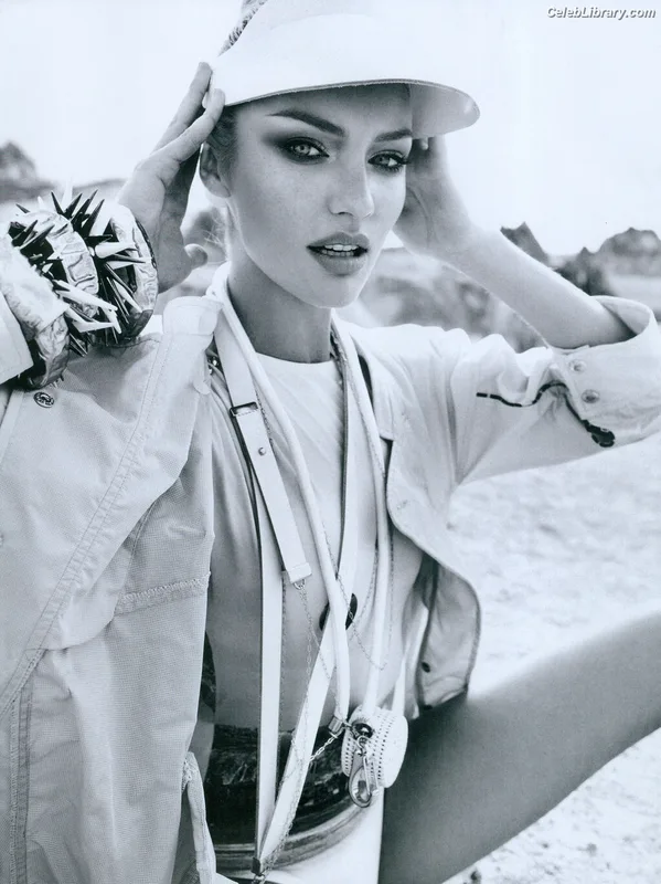 Candice Swanepoel photo 22 of 1944