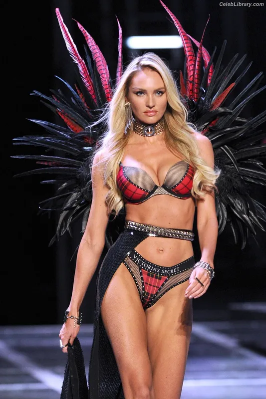 Candice Swanepoel photo 4 of 1944