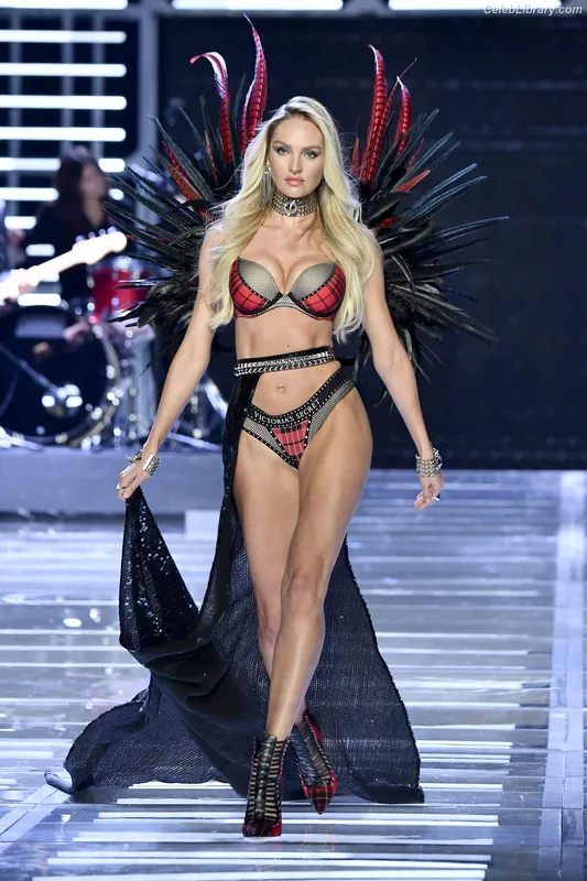 Candice Swanepoel photo 12 of 1944