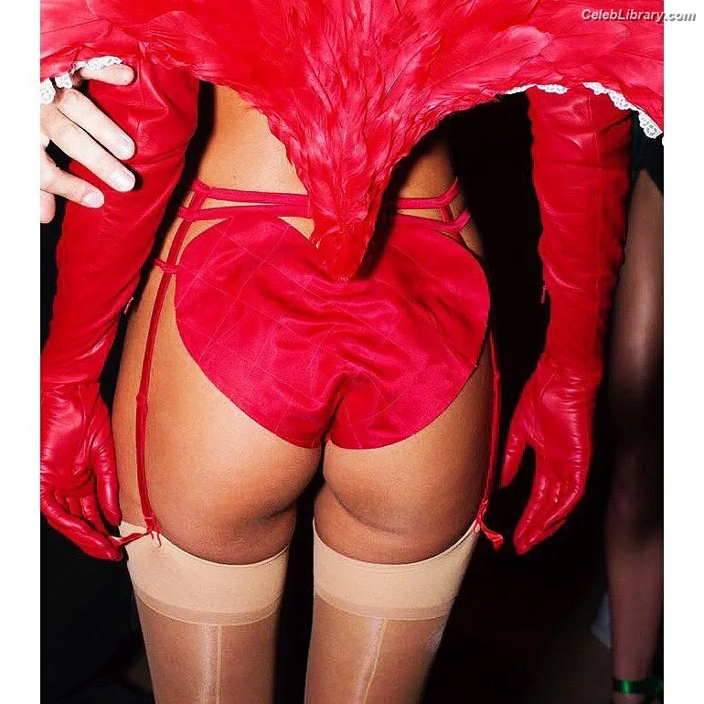 Candice Swanepoel photo 24 of 1944