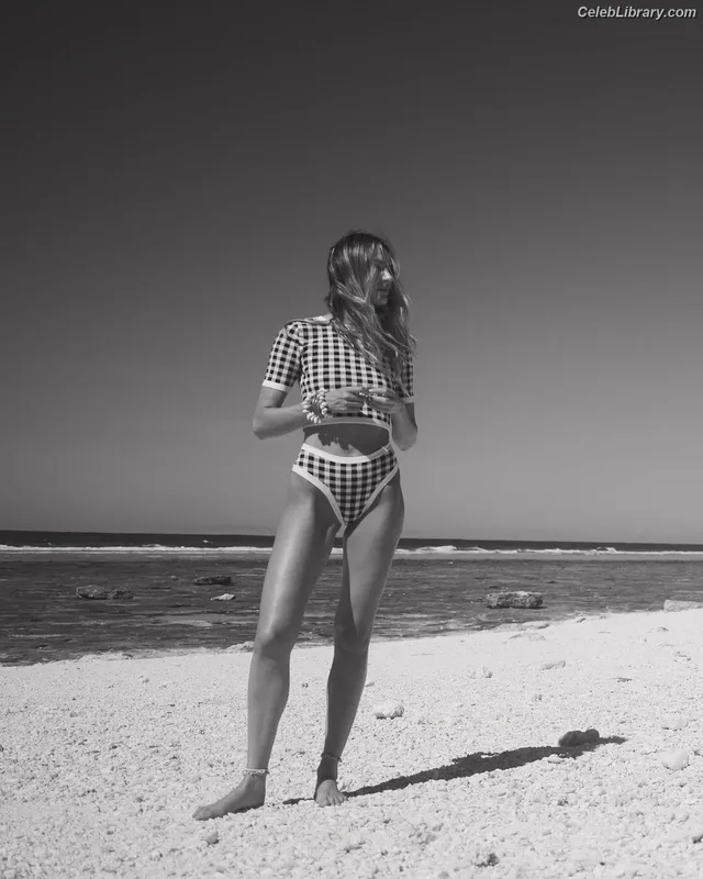 Candice Swanepoel photo 17 of 1944