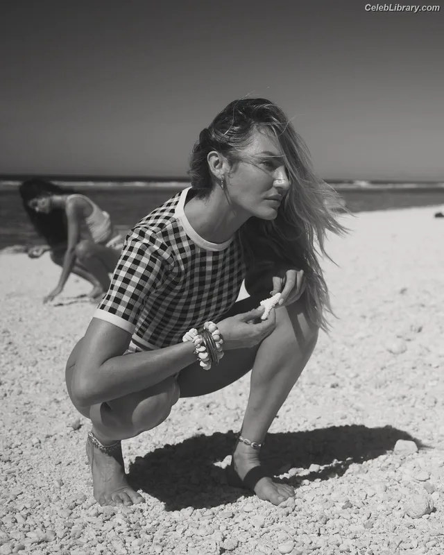 Candice Swanepoel photo 19 of 1944