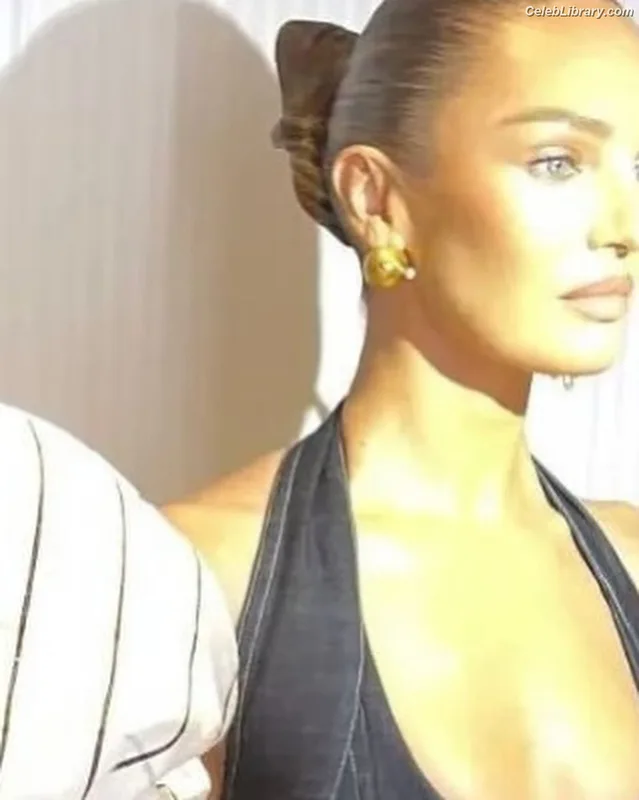 Candice Swanepoel photo 8 of 1944