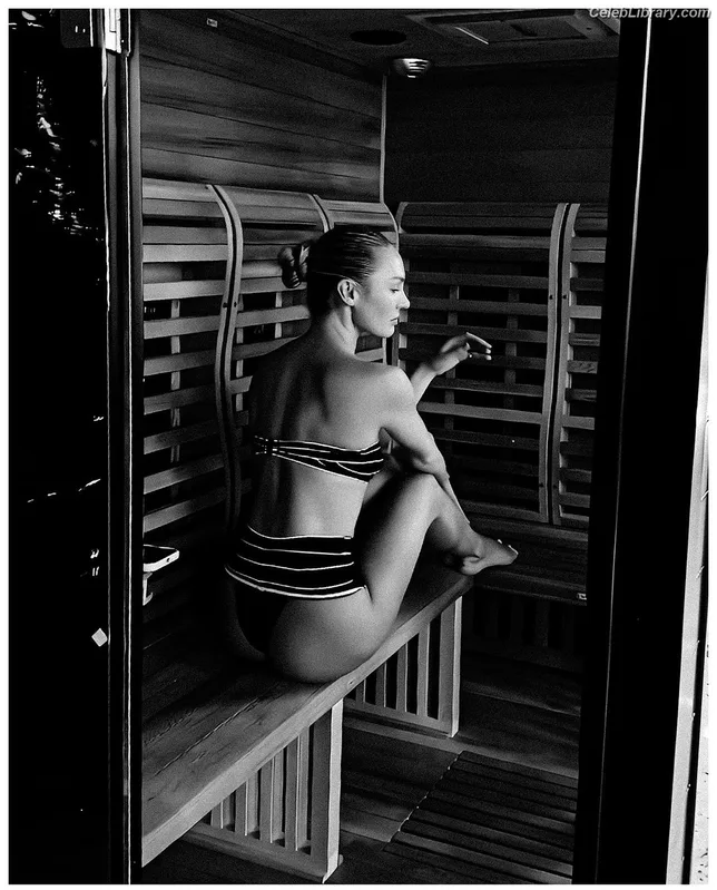 Candice Swanepoel photo 16 of 1944