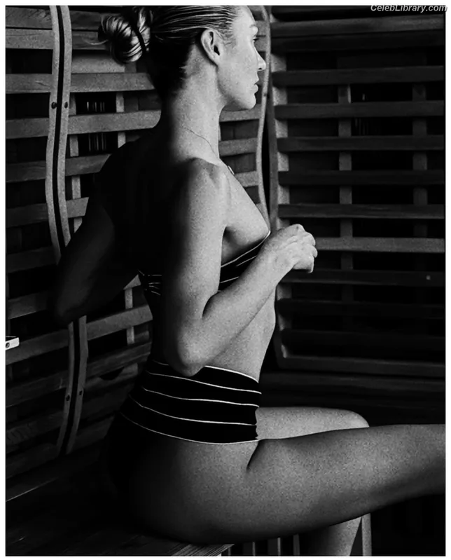 Candice Swanepoel photo 17 of 1944