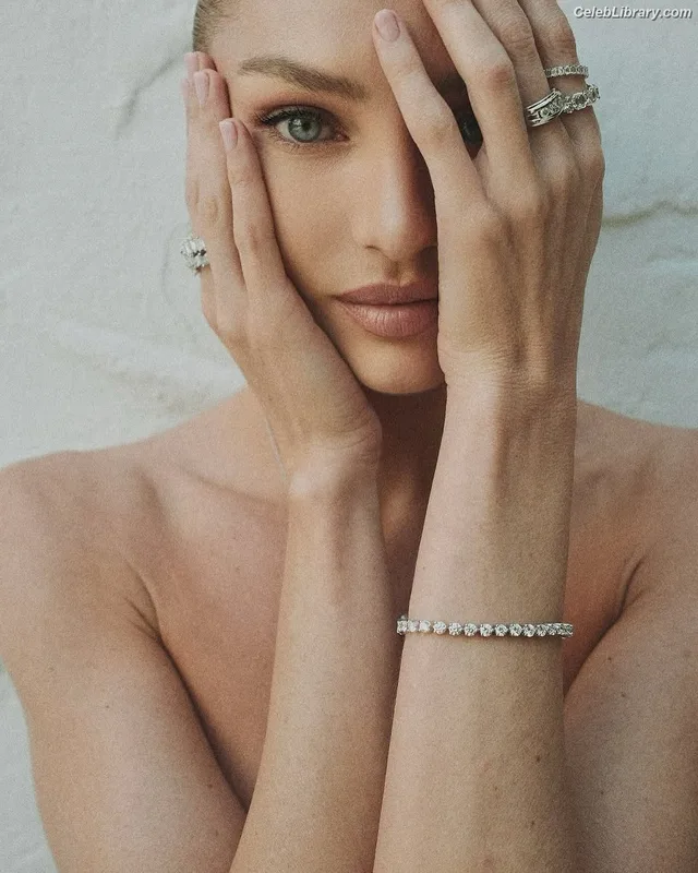 Candice Swanepoel photo 5 of 1944
