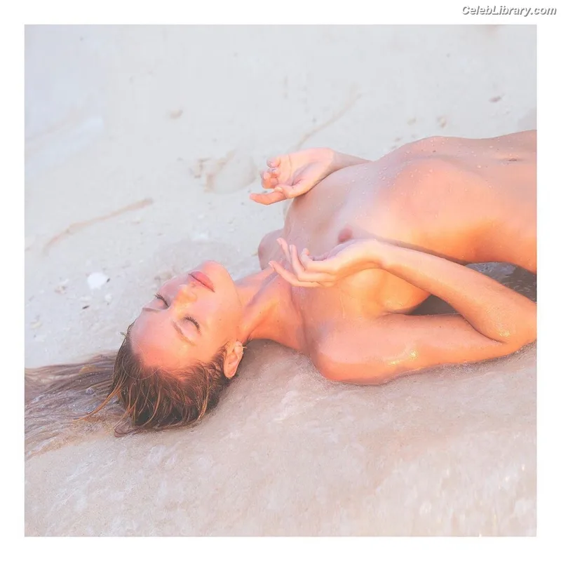 Candice Swanepoel photo 18 of 1944