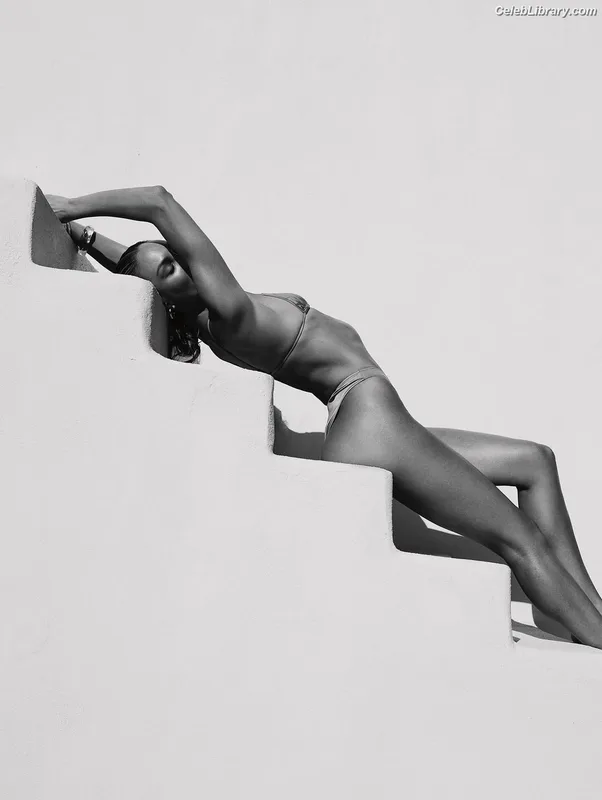 Candice Swanepoel photo 22 of 1944