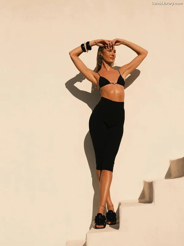 Candice Swanepoel photo 11 of 1944