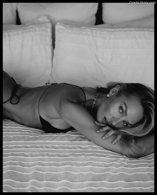 Candice Swanepoel photo 21 of 1944