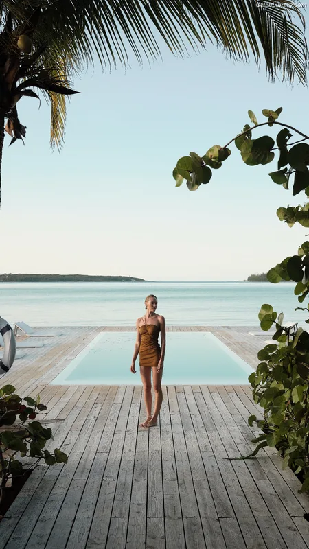 Candice Swanepoel photo 8 of 1944