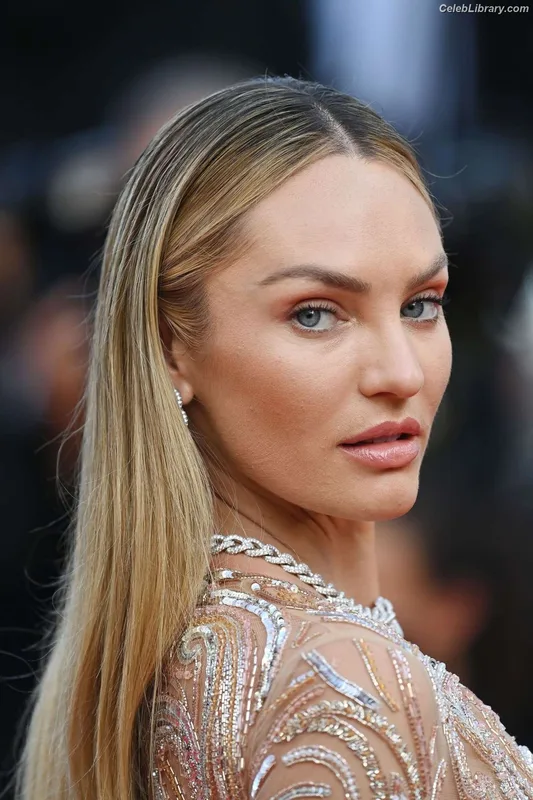 Candice Swanepoel photo 2 of 1944