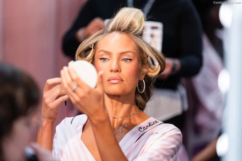 Candice Swanepoel photo 22 of 1944