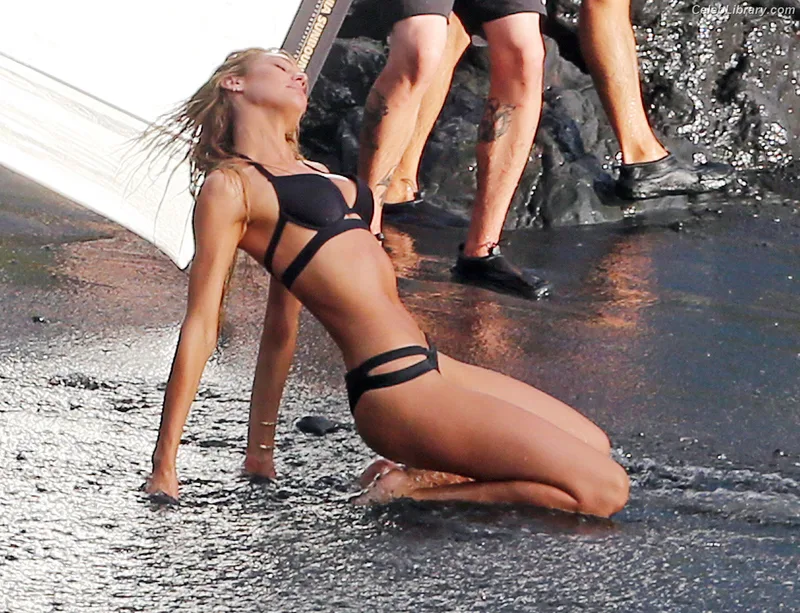 Candice Swanepoel photo 16 of 1944