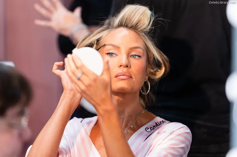 Candice Swanepoel photo 23 of 1944