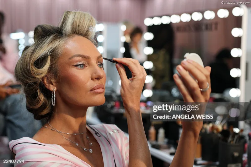 Candice Swanepoel photo 10 of 1944