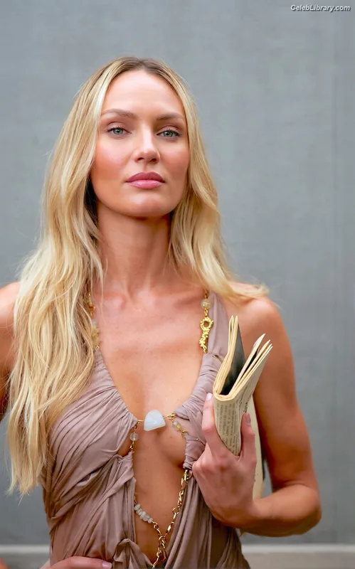 Candice Swanepoel photo 18 of 1944