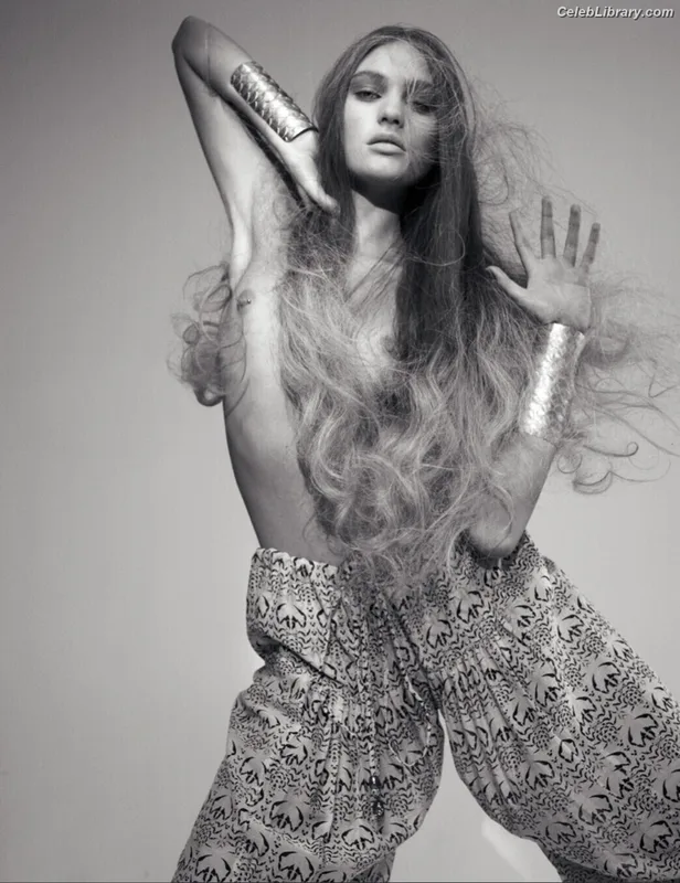 Candice Swanepoel photo 10 of 1944