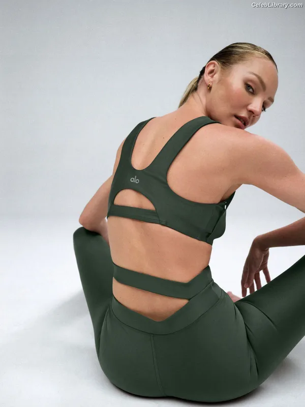 Candice Swanepoel photo 16 of 1944