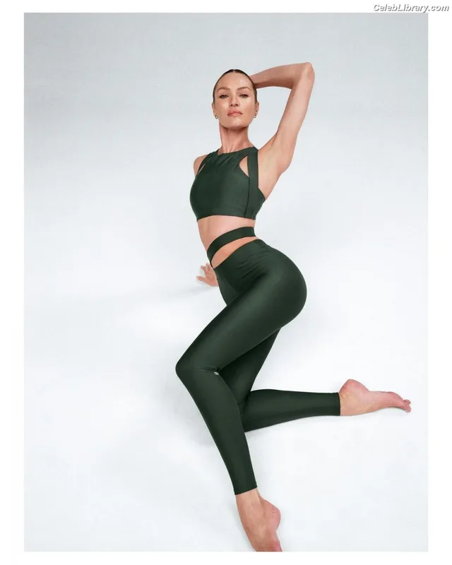 Candice Swanepoel photo 23 of 1944